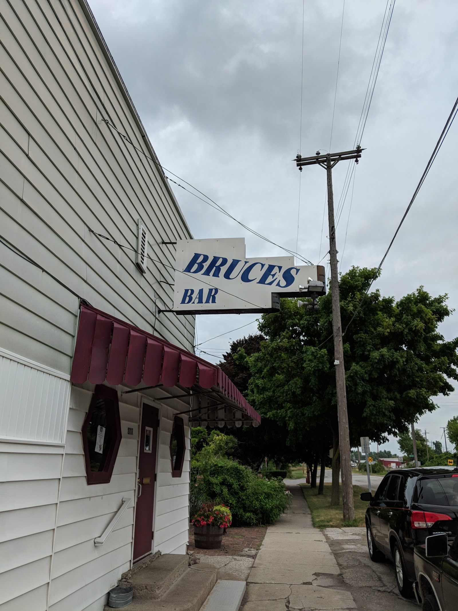 Bruce's Bar — photo