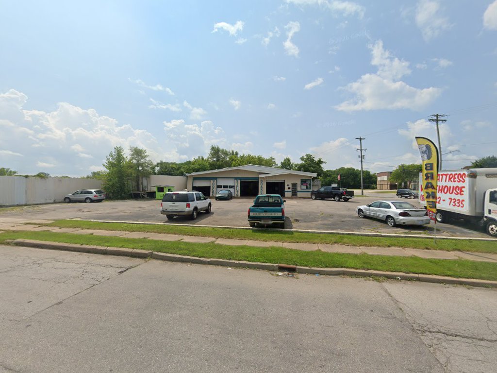Muffler Man in Saginaw