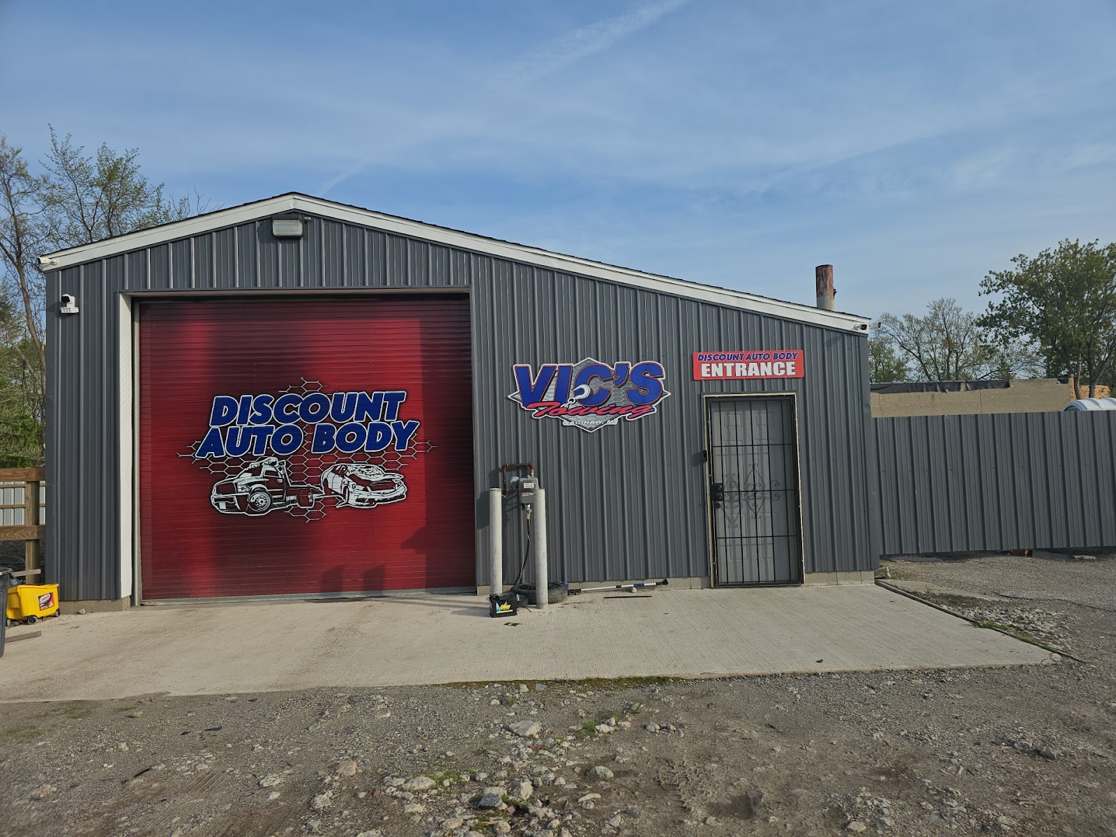 VIC'S TOWING in Saginaw